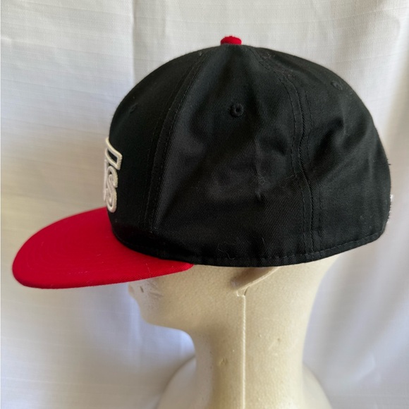 Vans Black and Red Snapback Adjustable Hat Ballcap - Picture 2 of 5